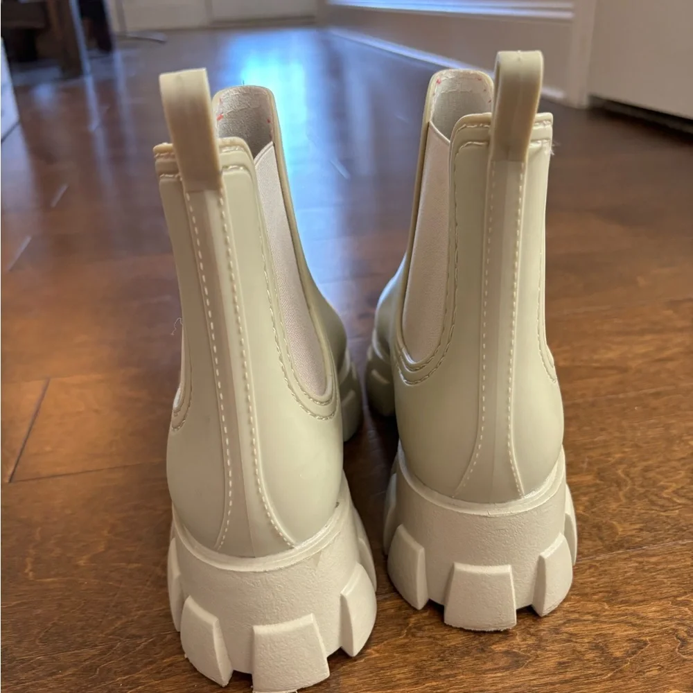 Women's Cream Chelsea Boots - Picture 6 of 7